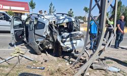 Kavşakta iki araç çarpıştı: 4 yaralı