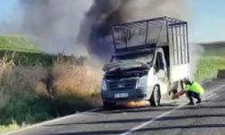 Diyarbakır-Hani yolunda kamyonet küle döndü