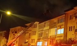Malatya'da 4 katlı binanın çatısında yangın