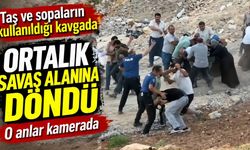 Taş ve sopaların kullanıldığı kavgada ortalık savaş alanına döndü: O anlar kamerada