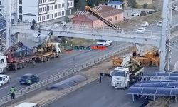 Bitlis’te kara yolu içinde üst geçit sökülüyor
