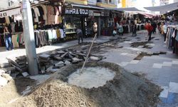 Diyarbakır'da belediyenin yapmadığı yolu cadde esnafı onarıyor