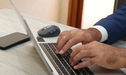 Uzun süre telefon ve mouse kullanımı, sinir sıkışmalarına neden olabiliyor