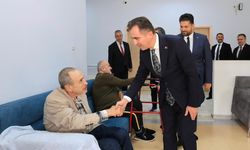 Vali Karakaya'dan Dünya Yaşlılar Günü'nde anlamlı ziyaret