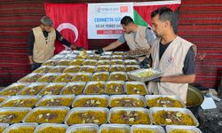 Yetimler Vakfından Gazze’deki Ailelere Sıcak Yemek Desteği