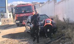 Van'da park halindeki otomobil alev aldı