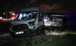 Van'da işçileri taşıyan iki servis minibüsü çarpıştı: 8 yaralı