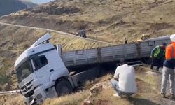 Facianın Eşiğinden Dönüldü: Tır Uçurum Kenarında Asılı Kaldı