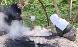 Bitlis’te Yıllardır Süren Geleneksel Yöntemlerle Üzümler Pekmeze Dönüştürülüyor