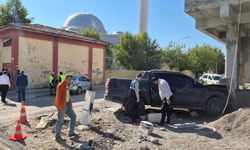 Adıyaman'da otomobil ile kamyonet çarpıştı: 1'i ağır 2 yaralı