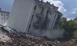 Ağır hasarlı bina saniyeler içinde yerle bir oldu