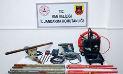Van'da Tarihi Kalede Kaçak Kazıya Suçüstü: 2 Kişi Yakalandı!