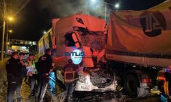 Bitlis'te iki tır kafa kafaya çarpıştı: 2 yaralı