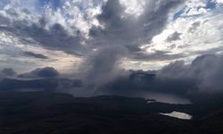 Nemrut Kalderası Milli Parkı'nda bulutların geçişi hayranlık uyandırdı