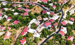 Bitlis’te iki mahallede yollar sıcak asfaltla yenilendi