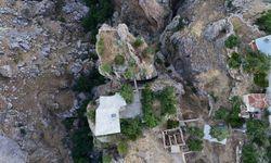 Diyarbakır’da Görenleri Şaşkına Çeviren Ev! 168 Metrelik Uçurumun Kenarında, Bahçesine Köprüyle Geçiliyor
