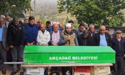 Saatler arayla ölen anne-oğul yan yana toprağa verildi