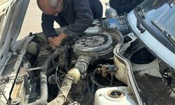 Siirt'te seyir halindeki araç alev aldı