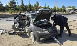 Van'da otomobil ile kamyonet çarpıştı: 5 yaralı
