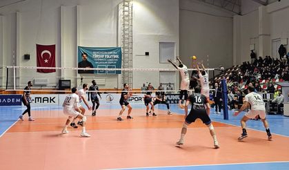 Efeler Ligi: TÜRŞAD, Bursa Büyükşehir Belediyespor'a Karşı 1-3 Mağlup Oldu