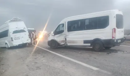 Hastaları Taşıyan Minibüs Başka Minibüse Çarptı: 2 Yaralı