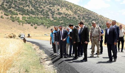 Vali Karakaya, Güroymak Sütderesi Köyü’ndeki Yol Çalışmalarını İnceledi
