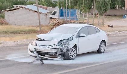 Van’da İki Otomobil Çarpıştı: 3 Yaralı