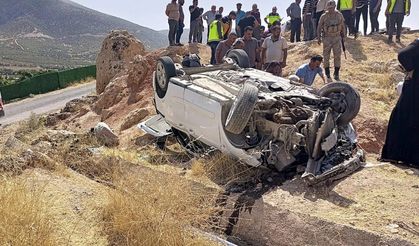 Hafif Ticari Araç Şarampole Devrildi: 7 Kişi Yaralandı