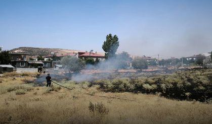 Güroymak’ta çıkan yangın evlere sıçramadan söndürüldü