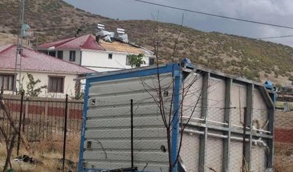 Bingöl’de Fırtına Çatılara Zarar Verdi