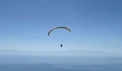 Adilcevaz Semalarında Yamaç Paraşütü Şöleni