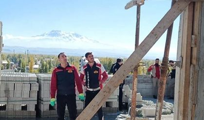 İnşaatta Kaza: Beton Parçası Altında Kalan 2 İşçi Ağır Yaralandı