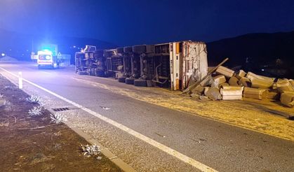 Bingöl’de Saman Yüklü Kamyon Devrildi