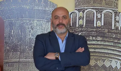 Millet Bahçesi’nin Gölgesindeki Baz İstasyonu