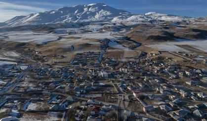 Sühan’ın Eteklerinde Göz Kamaştıran Belde: Aydınlar
