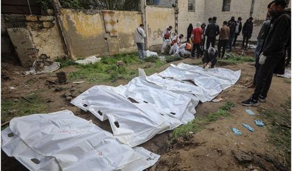 Gazze’de geçici mezarlıklardaki şehitler resmi mezarlıklara taşınıyor