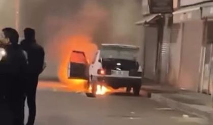 Van’da Park Halindeki Otomobil Alevlere Teslim Oldu