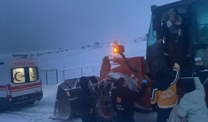 Yoğun Kar ve Tipide Hamile Kadın Kepçe ile Kurtarıldı