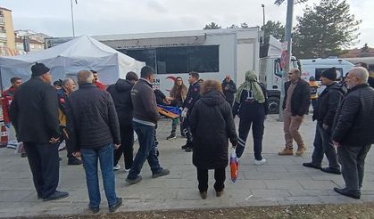 Bıçaklı kavgada 1 kişi yaralandı