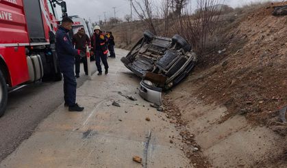 Takla atan otomobilde 4'ü çocuk 6 kişi yaralandı