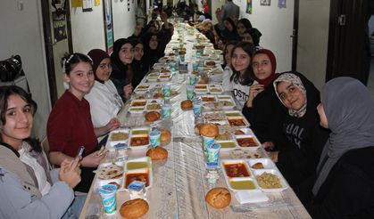 Diyarbakır’da 350 Öğrenci Aynı İftar Sofrasında Buluştu