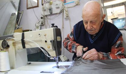 81 yaşındaki terzi mesleğinin sırrını anlattı