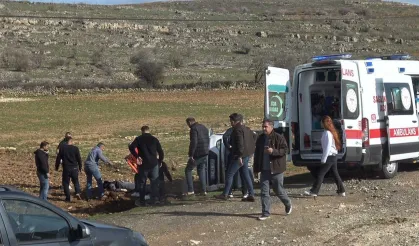 Telefon direğine çarpan otomobil takla attı: 3’ü çocuk 5 yaralı