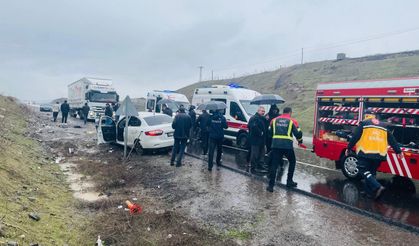 Otomobil Takla Attı: 1 Kişi Öldü, 2 Yaralı