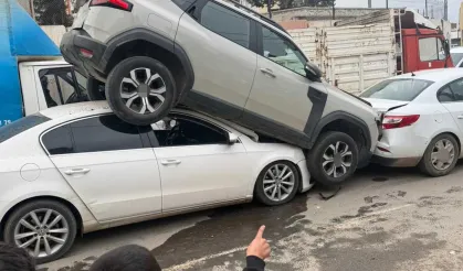 Zincirleme Kazada Araçlar Üst Üste Çıktı