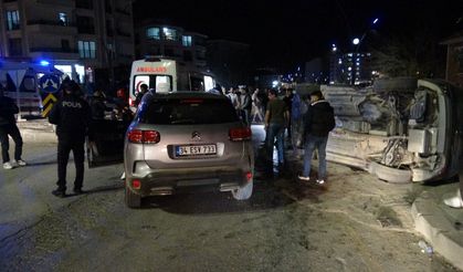 İki Otomobil Feci Çarpıştı: 4 Kişi Yaralandı