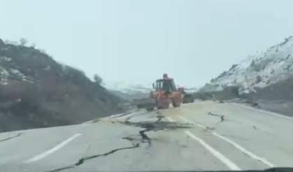 Hakkari-Van Yolunda Çökme: Ulaşım Kontrollü Sağlanıyor