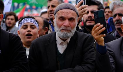 Van’da Mevlid-i Nebi buluşması: Peygamber sevgisi gözyaşlarına dönüştü