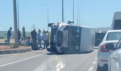 Kontrolden Çıkan Minibüs Yan Yattı: 5 Yaralı