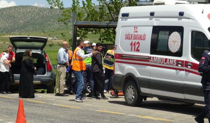 Feci Kaza: İki Otomobil Çarpıştı, 2'si Ağır, 9 Kişi Yaralandı